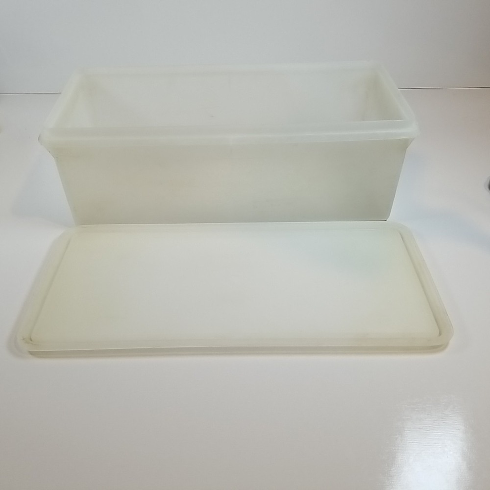 Tupperware Vintage Jumbo Bread Keeper 606
